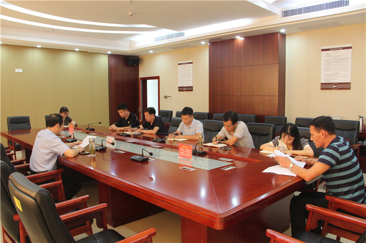 座谈会.jpg
