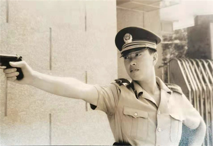 陈家荣军装.jpg